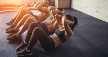 Sit-Ups: Die Klassiker im Bauchmuskeltraining | Heimtraining, Übungen Sit-Ups richtig Ausführen