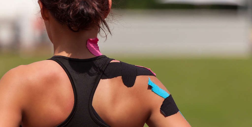 Chronische Schulterschmerzen sind leider eine weit verbreitete Folge von häufigen Armbewegungen auf Kopfhöhe