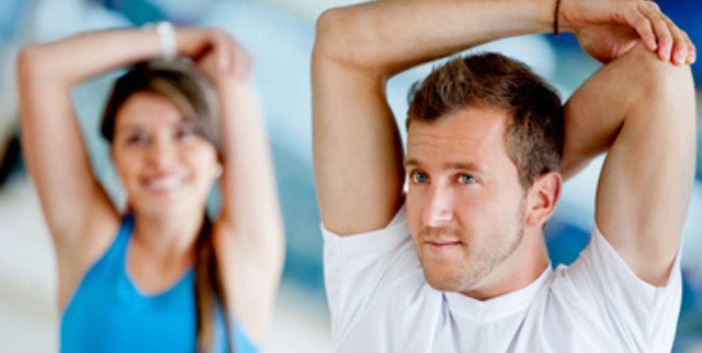 Stretching und Dehnen im Aufwärmen: Sinnvoll oder nicht? Effektives Dehnen und Stretching während dem Aufwärmen bei Sport und Training