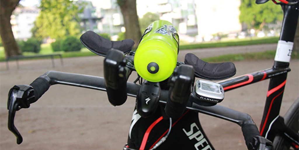 Verpflegung auf langen Rennradtouren und Radausfahrten Verpflegung auf langen Rennradtouren: Nur Wasser, Isodrinks, Gels oder Riegel – wie ernährt man sich richtig auf dem Rennrad? Traithlon, Radsport, Training