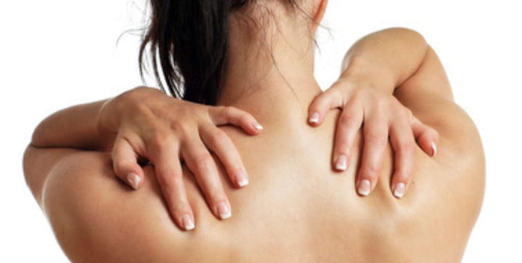 Mit diesen Übungen richten Sie Ihre Schulterblätter aus und beugen Schulterschmerzen vor.