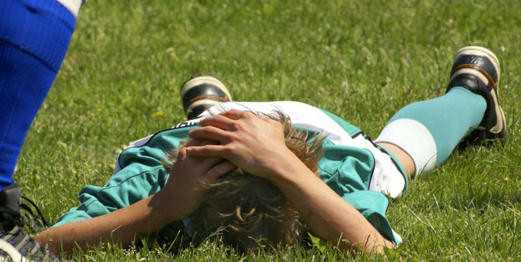 Gehirnerschütterung: Das Schädel-Hirn-Trauma Was tun bei Gehirnerschütterung? Symptome, Anzeichen, Behandlung