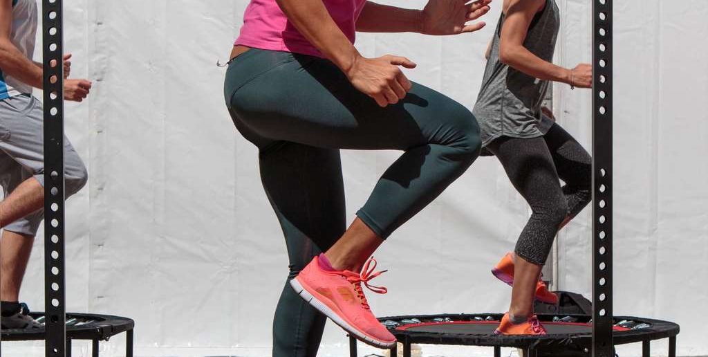 Jumping Fitness: Erfolgreich abnehmen auf dem Minitrampolin Jumping Fitness: Erfolgreich abnehmen auf dem Minitrampolin