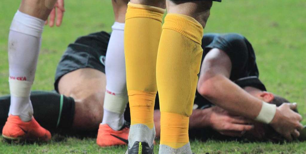 Kreuzbandriss – Reduzieren Sie Ihr Risiko! Fussball, Skifahren, Selbsthilfe Kreuzbandriss bei Fußballern & Skifahrern. Prävention, Übungen und Tipps zur Selbsthilfe & Training von erfahren Sportwissenschaftlern und Sportmedizinern.