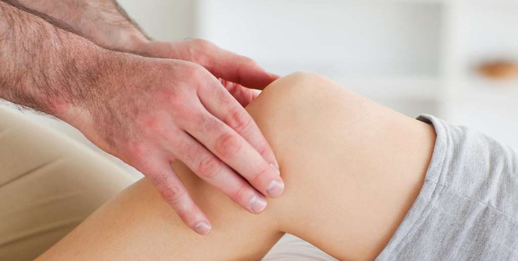 Knieschmerzen außen: diese Übungen helfen gegen Knieschmerzen