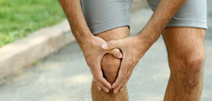 Wie entstehen Knieschmerzen? Ratgeber , Ursachen und Lösungen für Menschen die von Kniebeschwerden betroffen sind