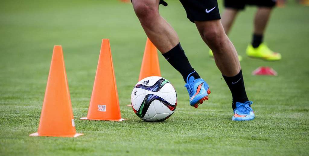 Saisonvorbereitung: Effektives Training vor dem Start in die neue Fußballsaison | Sportwissenschaft✓ moderne Technik✓ Grundlagen✓ Theorie✓ Praxis✓ Übungen✓