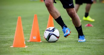 Fußballtraining: so sieht die ideale Saisonvorbereitung aus Saisonvorbereitung: Effektives Training vor dem Start in die neue Fußballsaison | Sportwissenschaft✓ moderne Technik✓ Grundlagen✓ Theorie✓ Praxis✓ Übungen✓