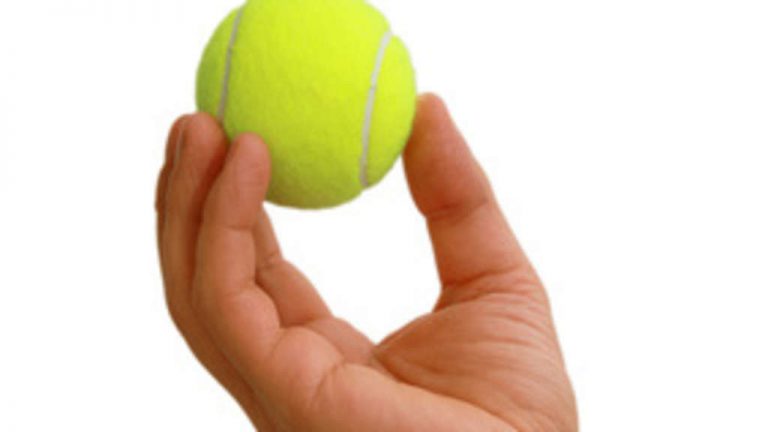 Der richtige Ballwurf ist entscheidend für einen guten Aufschlag im