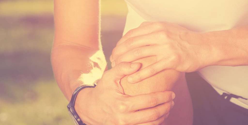 Knieprobleme: Dennis Sandig gibt Ihnen einen Überblick zur Struktur des Knies & den verschiedenen Verletzungsmustern mit den passenden Behandlungsmethoden.