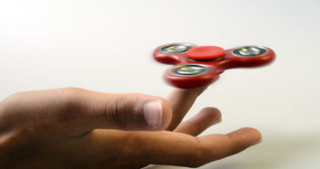 Tricks mit dem Fidget Spinner