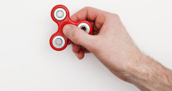 Fidget Spinner – Spielzeug gegen Stress und Nervosität Megatrend Fidget Spinner - Spielzeug gegen Stress und Nervosität