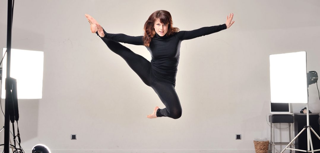 Tanz den Corona: Wie eine Tänzerin die Covid-19-Krise meistert Fit durch die Covid-19-Krise: Tipps erfahrener Sportexperten. Abnehmen, Fitness, Training, Routine, Zuhause