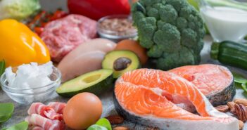 Ketogene Diät – Schlanker und leistungsfähiger ohne Kohlenhydrate Die ketogene Diät erfreut sich unter Fitnesssportlern einer stetig wachsenden Beliebtheit. Ein Ratgeber für die Ernährungsumstellung.