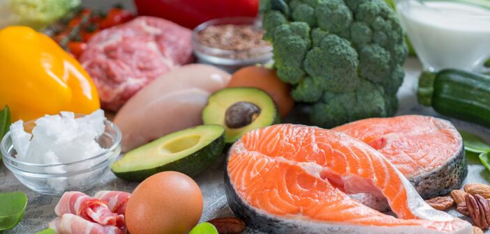 Die ketogene Diät erfreut sich unter Fitnesssportlern einer stetig wachsenden Beliebtheit. Ein Ratgeber für die Ernährungsumstellung.