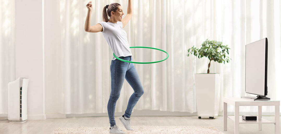Kann man mit Hula Hoop wirklich abnehmen? Wir haben die besten Tipps für dein Hula Hoop-Workout vereint: Training, Technik, Effektivität
