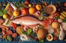 Omega-3-Fettsäuren bieten vielfältige Vorteile und sind lebensnotwendig. Maritime Lebensmittel und auch pflanzliche Quellen sollte man daher regelmäßig in den Speiseplan integrieren.